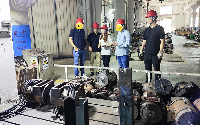 Overseas client visit locomotive manufacture 5.jpg