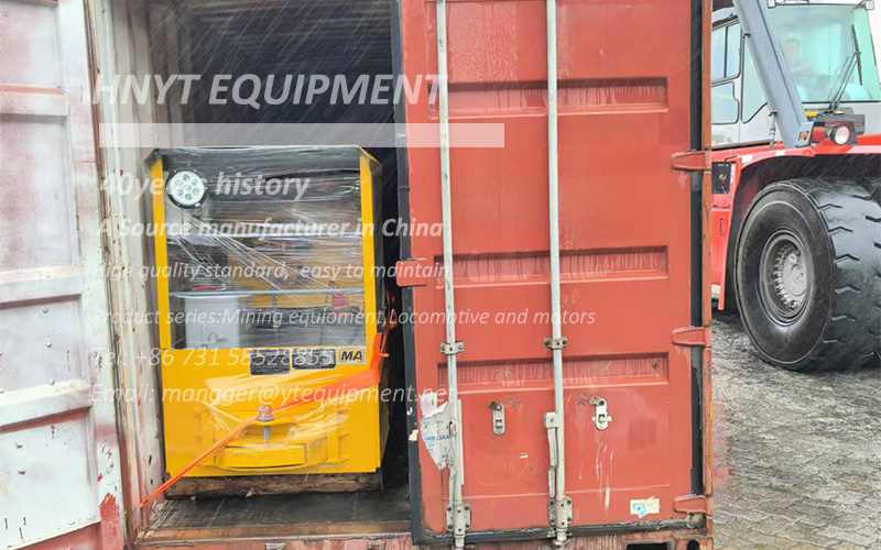 2.5 ton battery locomotives and wagons 3.jpg