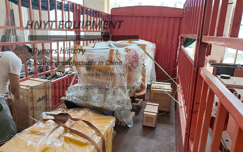 Export of 2.5 ton battery locomotive and ZQ-13 rock loader 3.jpg