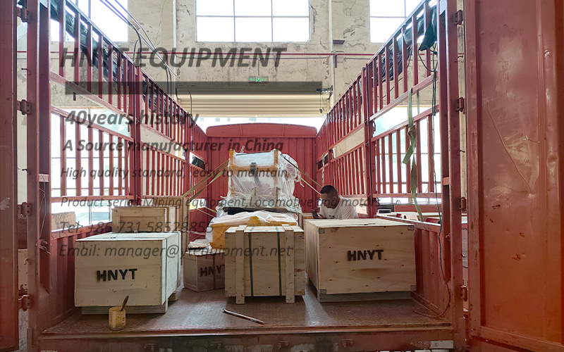 Export of 2.5 ton battery locomotive and ZQ-13 rock loader 5.jpg
