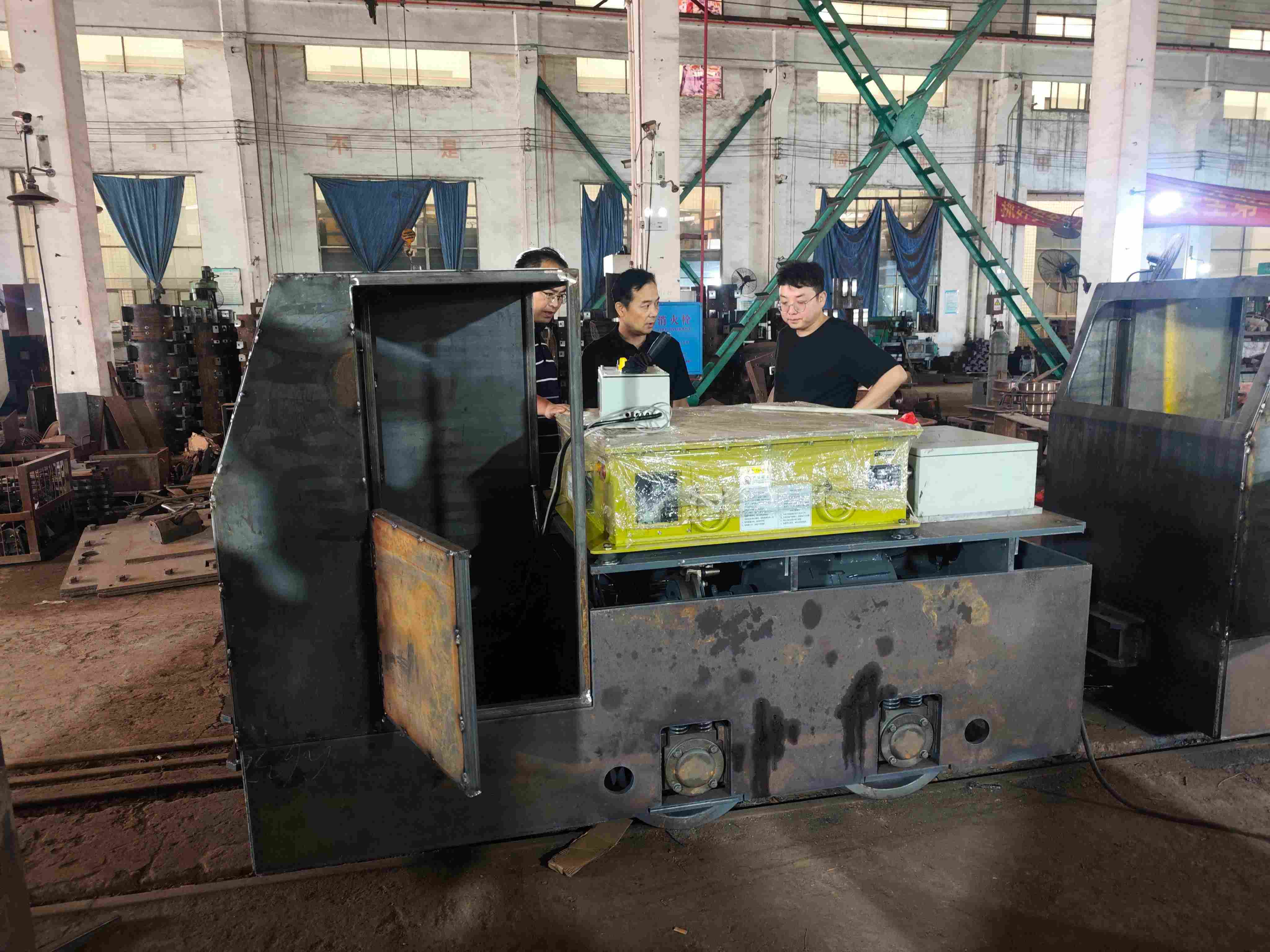 Customized Lithium-Battery Electric Locomotive for Mining Parks.jpg