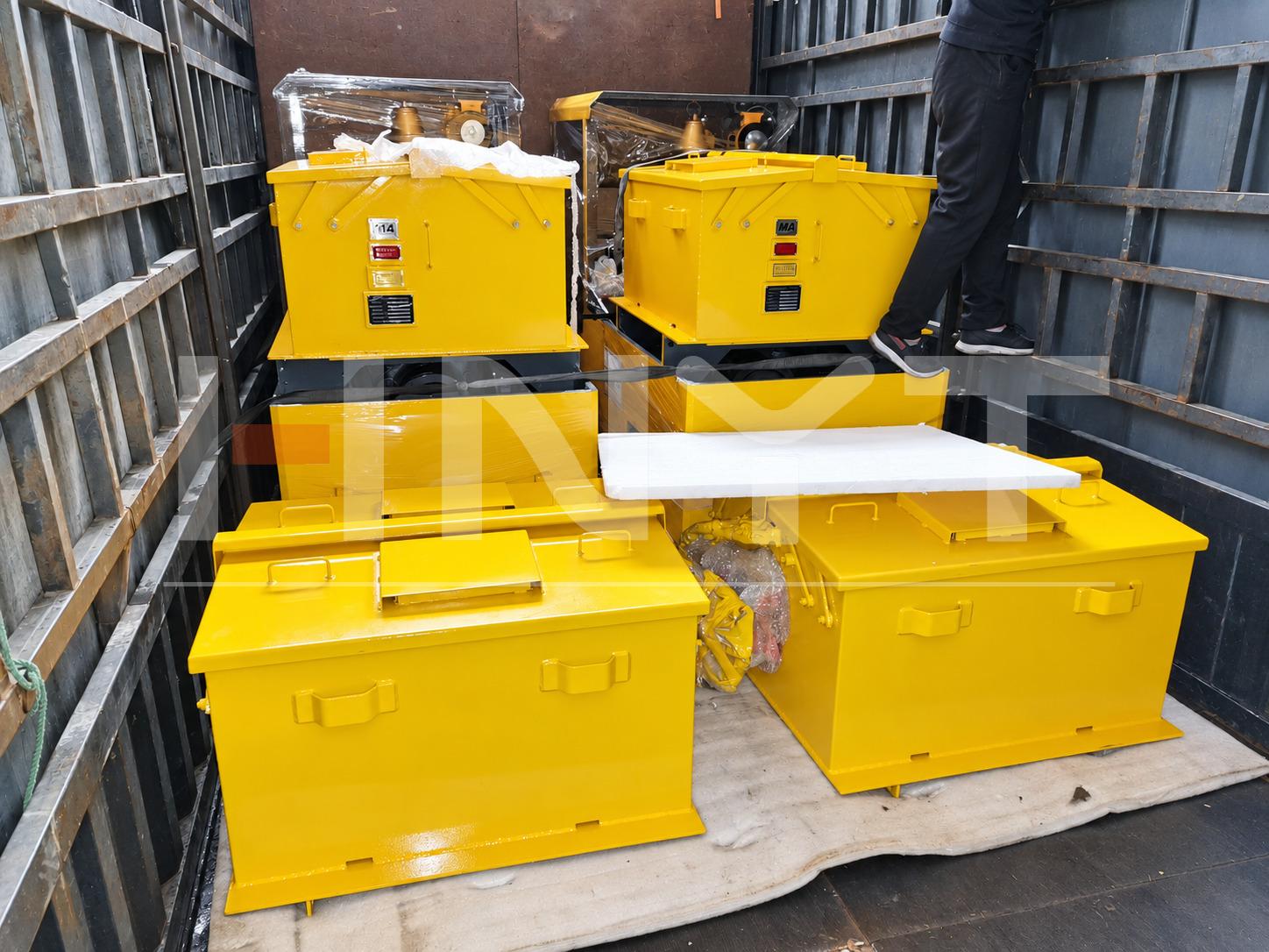 02-battery-locomotives-truck-loading.jpg 02-battery-locomotives-truck-loading.jpg